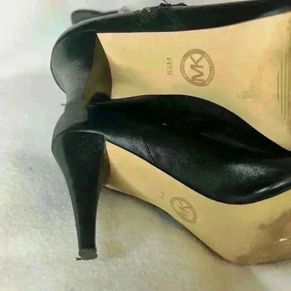 Michael Kors Lori Booties. Black Size 6.5 - Picture 6 of 9